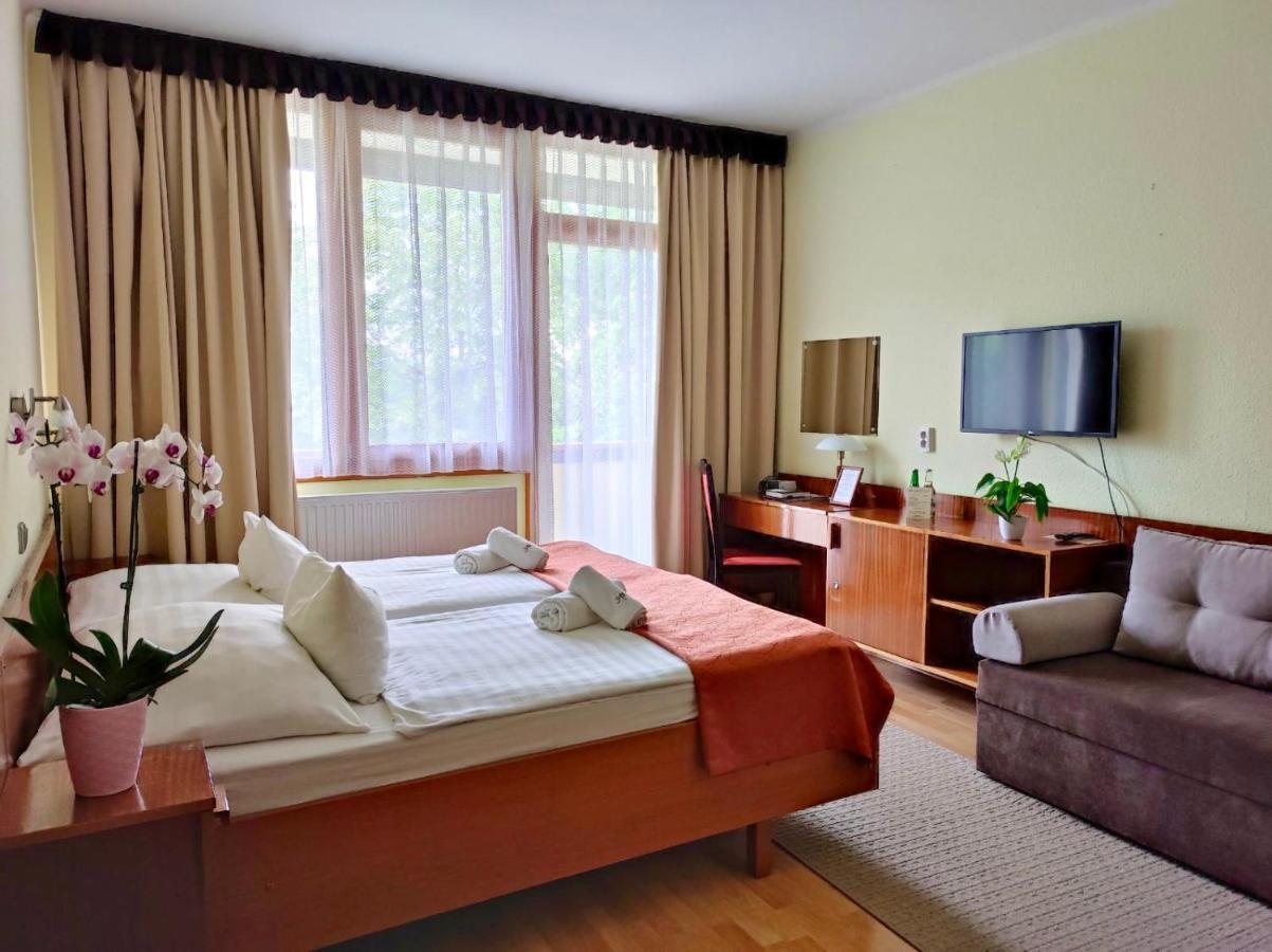 Apartman Hotel Bük Exteriör bild
