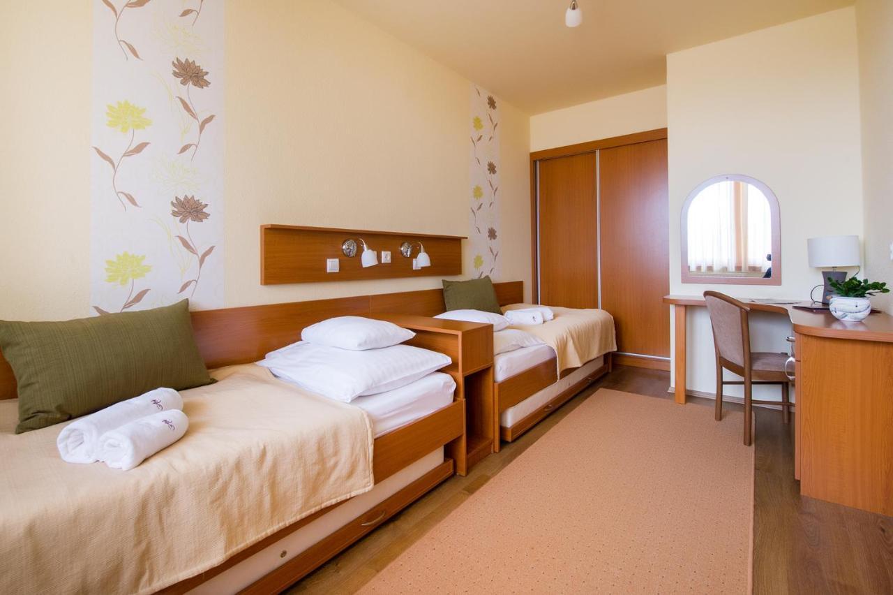 Apartman Hotel Bük Exteriör bild