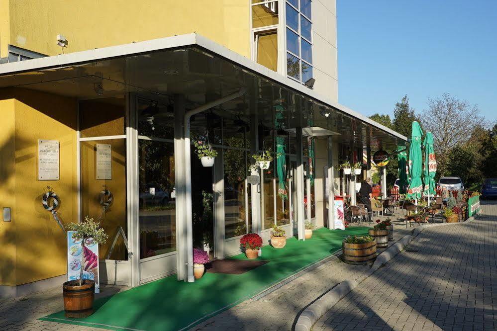 Apartman Hotel Bük Exteriör bild