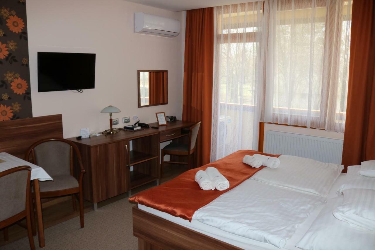 Apartman Hotel Bük Exteriör bild