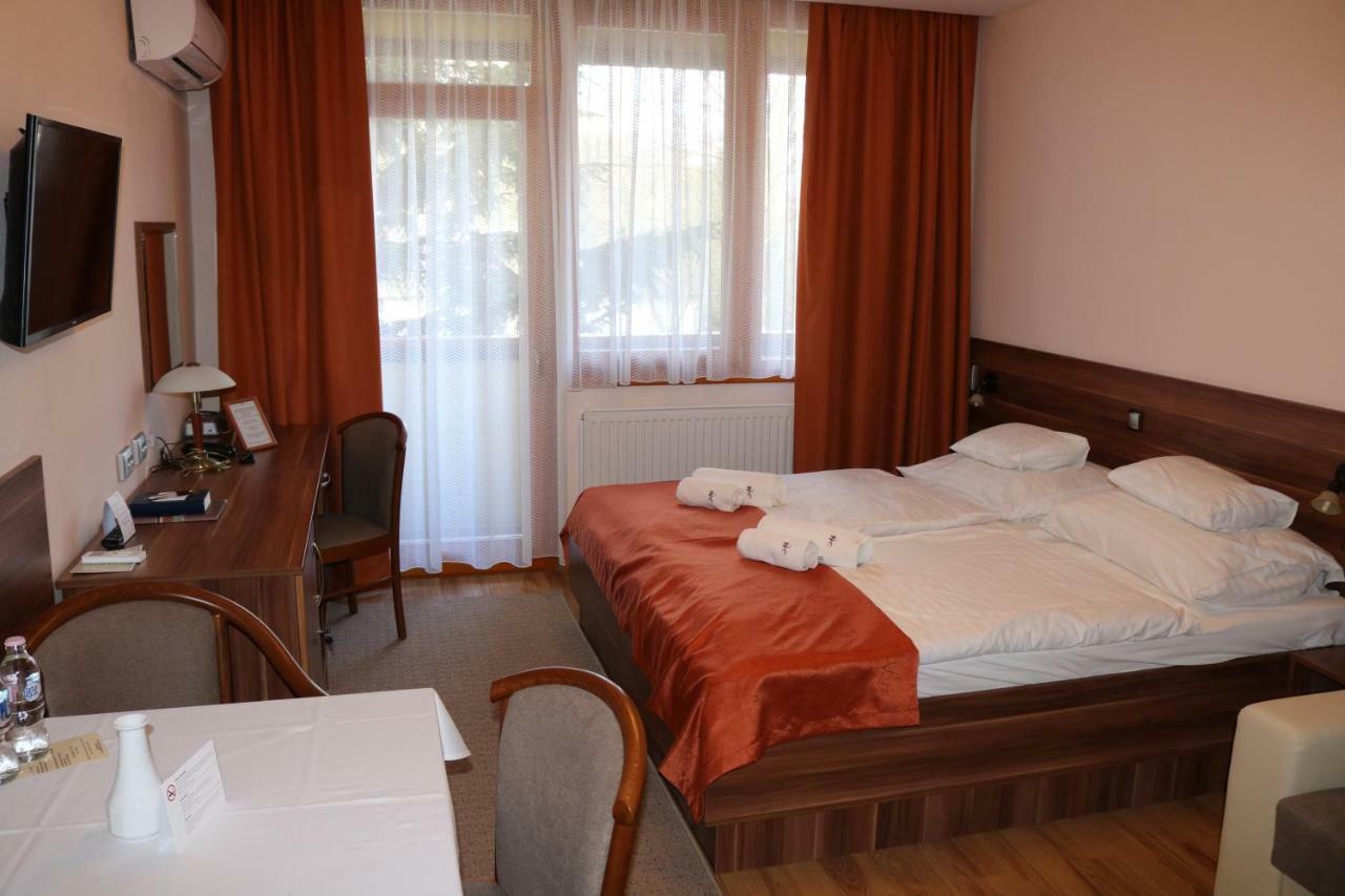 Apartman Hotel Bük Exteriör bild