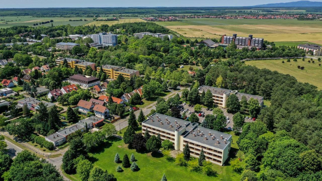 Apartman Hotel Bük Exteriör bild